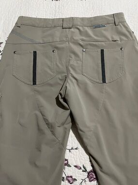 Bontrager Women’s Bike Cycling Pants Beige multiple pockets size Medium